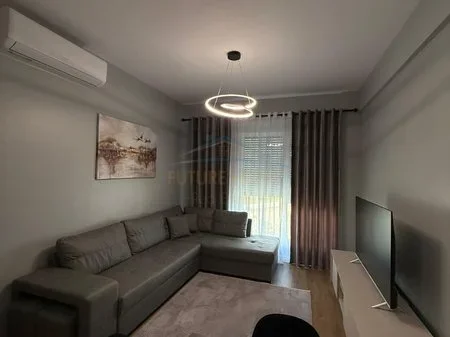 Tirane, jepet me qera apartament 1+1+Ballkon Kati 3, 53 m² 400 € (OXA)