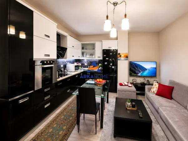 Tirane, jepet me qera apartament 1+1+Ballkon Kati 4, 69 m² 535 € 