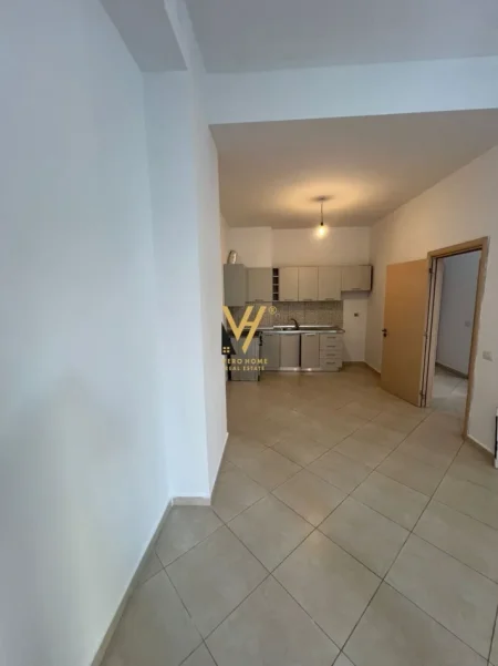 Tirane, jepet me qera zyre Kati 2, 70 m² 420 € (UNAZA E RE)