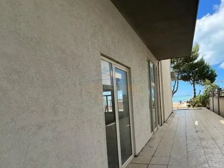 Durres, jepet me qera ambjent biznesi Kati 0, 312 m² 2.500 € (Plazh Iliria, Durres)