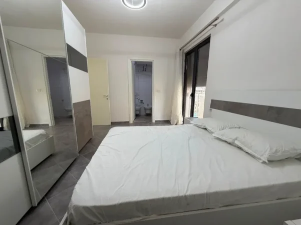 Tirane, jepet me qera apartament 2+1+Ballkon Kati 1, 93 m² 750 € (Rruga Jordan Misja, Tirane)
