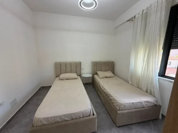 Tirane, jepet me qera apartament 2+1+Ballkon Kati 1, 93 m² 750 € (Rruga Jordan Misja, Tirane)
