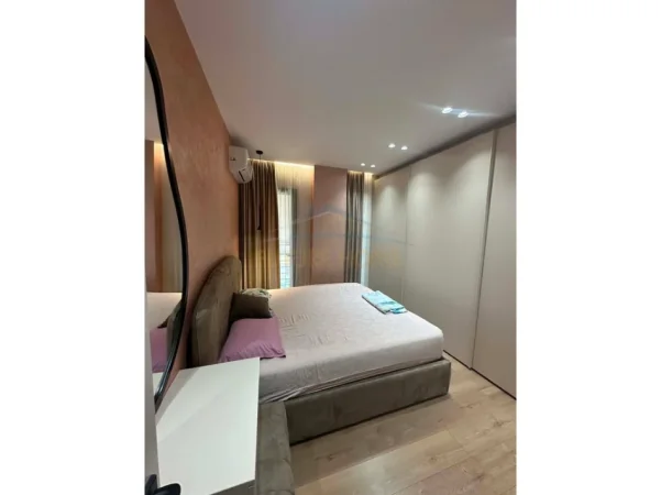 Tirane, jepet me qera apartament 1+1+Ballkon Kati 6, 50 m² 550 € (Unaza e Re)