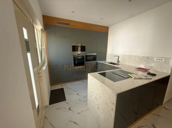 Tirane, jepet me qera shtepi 2+1 Kati 0, 80 m² 600 € (Rrg BESA)