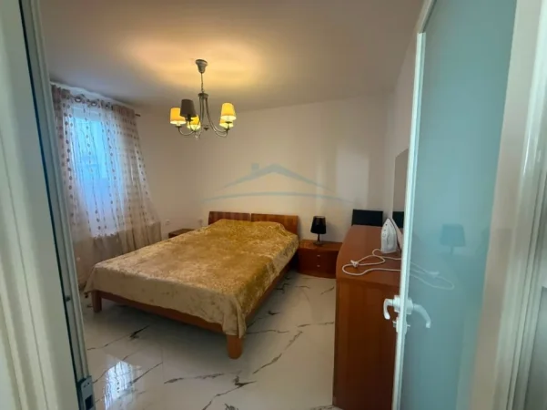 Tirane, jepet me qera shtepi 2+1 Kati 0, 80 m² 600 € (Rrg BESA)