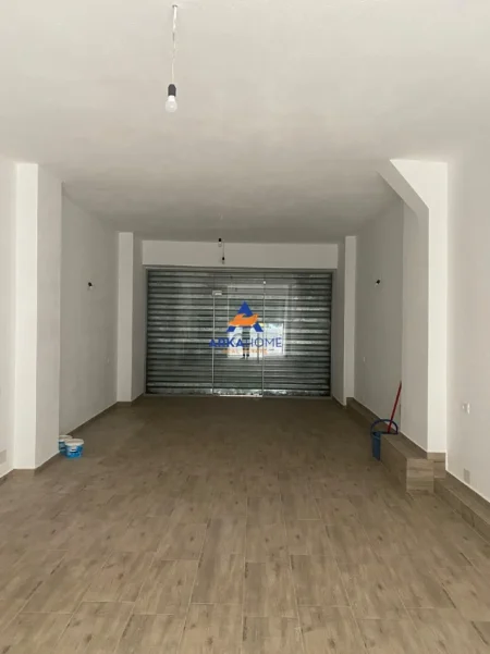 Tirane, shitet dyqan Kati 0, 50 m² 187.000 € 