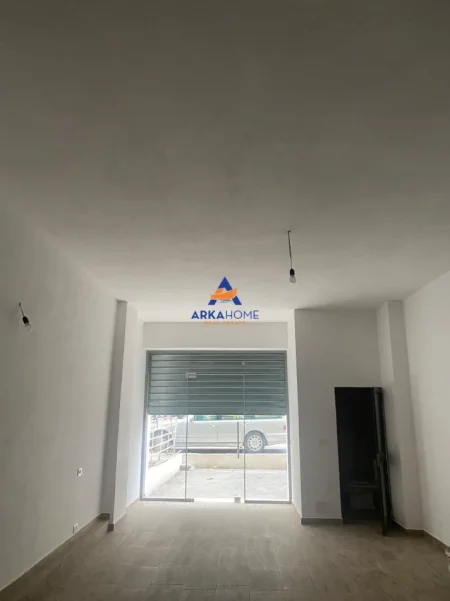 Tirane, shitet dyqan Kati 0, 50 m² 187.000 € 