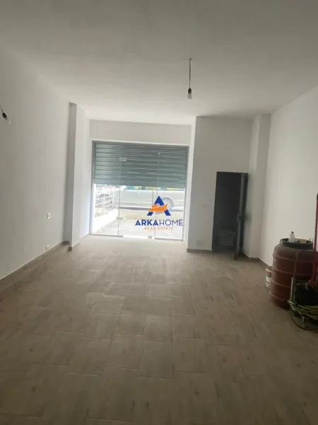 Tirane, shitet dyqan Kati 0, 50 m² 187.000 € 