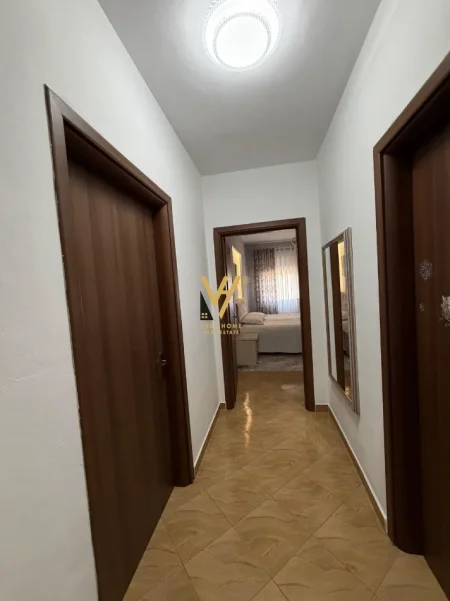 Tirane, jepet me qera apartament 2+1+Ballkon Kati 5, 895 m² 570 € (ASTIR)