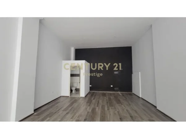 Tirane, jepet me qera ambjent biznesi , 64 m² 450 € (Yzberish)