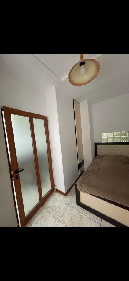 Tirane, jepet me qera apartament 1+1 Kati 4, 50 m² (myslym shyri)