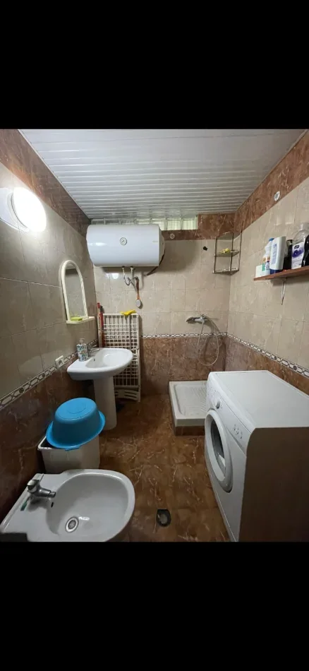 Tirane, jepet me qera apartament 1+1 Kati 4, 50 m² (myslym shyri)