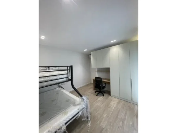 Tirane, jepet me qera apartament+verande | Penthouse 2+1 Kati 3, 103 m² 1.100 € (Liqeni i Thate)