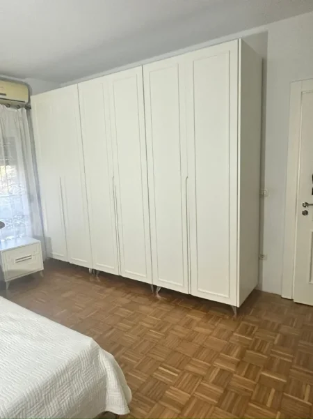 Tirane, jepet me qera apartament 2+1 Kati 2, 101 m² 800 € (Rruga kavajes)