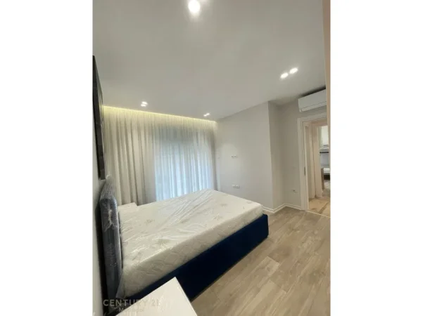 Tirane, jepet me qera apartament+verande | Penthouse 2+1 Kati 3, 103 m² 1.100 € (Liqeni i Thate)