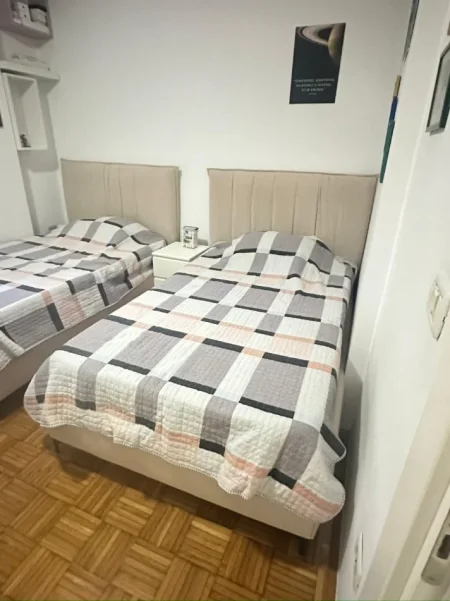 Tirane, jepet me qera apartament 2+1 Kati 2, 101 m² 800 € (Rruga kavajes)