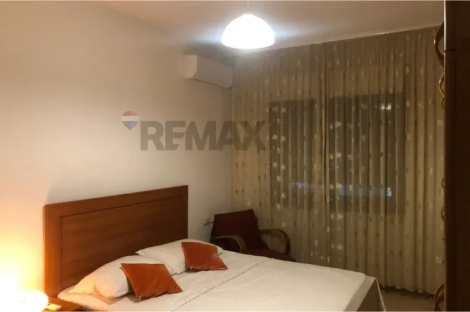 Tirane, jepet me qera apartament 1+1+Ballkon Kati 5, 70 m² 550 € 
