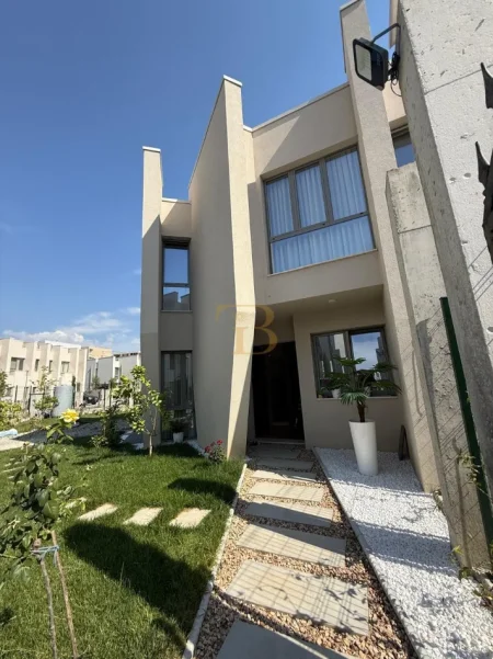 Tirane, jepet me qera Vile Vile 2 Katshe , 600 m² 5.000 € 