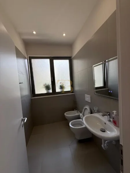 Tirane, jepet me qera Vile Vile 2 Katshe , 600 m² 5.000 € 