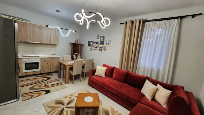 Tirane, jepet me qera apartament 1+1+Ballkon , 65 m² 550 € (Rruga e Elbasanit, pranë Shkollës Osman Myderizi)