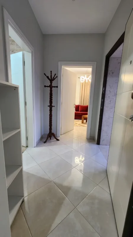 Tirane, jepet me qera apartament 1+1+Ballkon , 65 m² 550 € (Rruga e Elbasanit, pranë Shkollës Osman Myderizi)