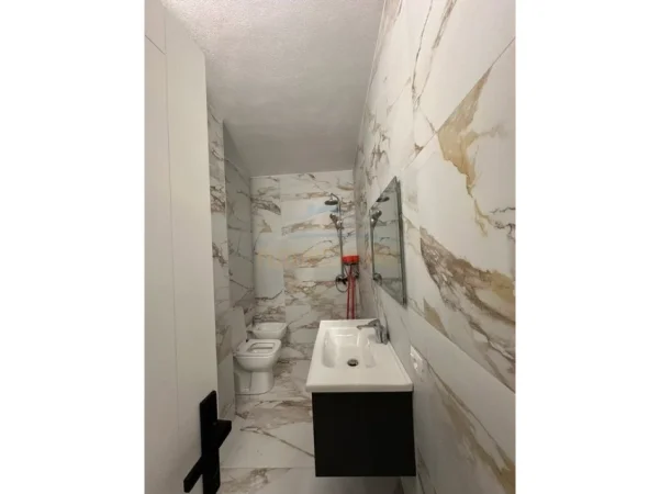 Tirane, shitet apartament 3+1 Kati 2, 112 m² 220.000 € (Unaza e Re)