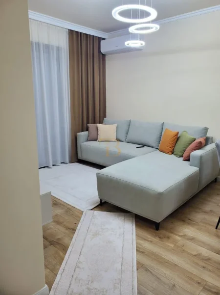 Tirane, jepet me qera apartament 1+1+Ballkon Kati 3, 75 m² 1.000 € 