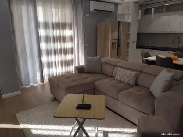 Tirane, jepet me qera apartament 2+1+Ballkon Kati 3, 113 m² 626 € (Llazi Miho)