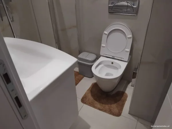 Tirane, jepet me qera apartament 2+1+Ballkon Kati 3, 113 m² 626 € (Llazi Miho)