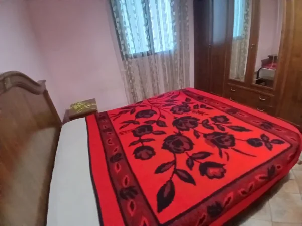 Tirane, jepet me qera apartament 1+1 Kati 3, 85 m² 500 € (Komuna e parisit)