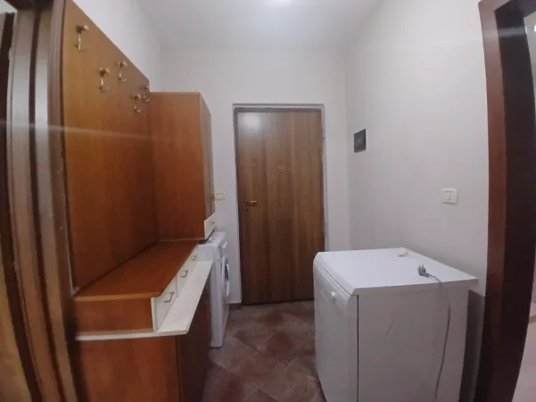 Tirane, jepet me qera apartament 1+1 Kati 3, 85 m² 500 € (Komuna e parisit)