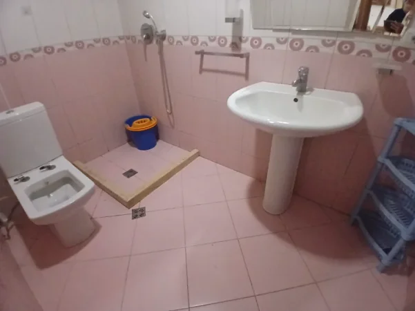Tirane, jepet me qera apartament 1+1 Kati 3, 85 m² 500 € (Komuna e parisit)