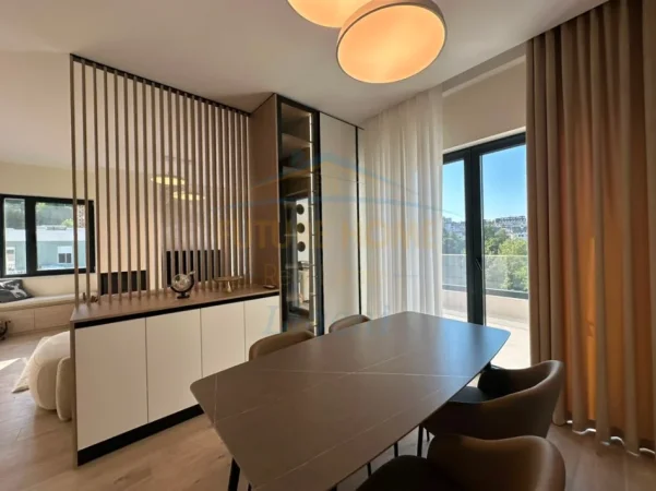 Tirane, jepet me qera apartament 1+1+Ballkon Kati 4, 63 m² 950 € (Liqeni i thate)