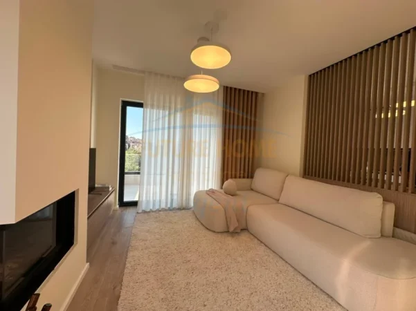 Tirane, jepet me qera apartament 1+1+Ballkon Kati 4, 63 m² 950 € (Liqeni i thate)