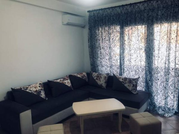 Tirane, jepet me qera apartament 2+1 Kati 4, 90 m² 500 Euro (Rruga Peti)