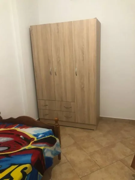 Tirane, jepet me qera apartament 2+1 Kati 4, 90 m² 500 Euro (Rruga Peti)