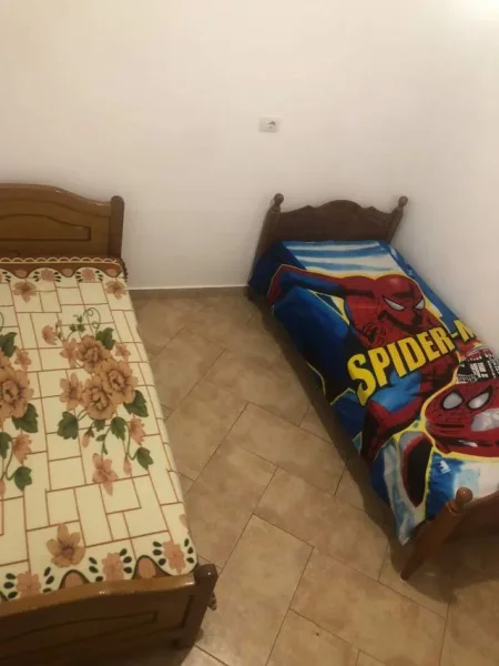 Tirane, jepet me qera apartament 2+1 Kati 4, 90 m² 500 Euro (Rruga Peti)