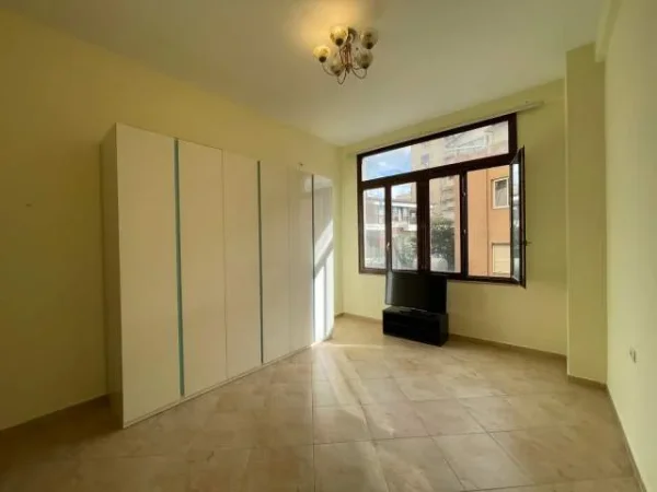 Tirane, jepet me qera apartament 1+1+BLK Kati 2, 80 m² 500 Euro (MEDAR SHTYLLA)