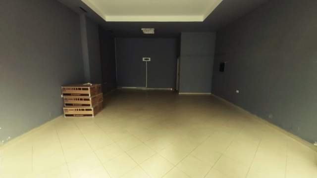 Tirane, QeraDyqan Open Space Kati 1, 35 m² 29.000 Leke (Pallati me shigjeta)