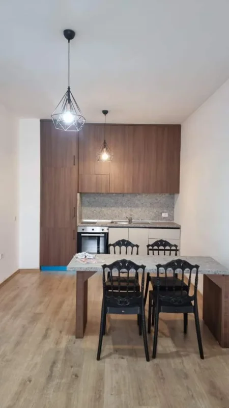 Tirane, jepet me qera apartament 1+1+BLK Kati 9, 80 m² 450 Euro (Green City)