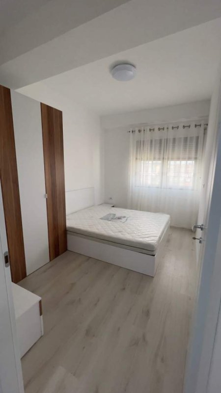 Tirane, jepet me qera 2+1+BLK Kati 2, 85 m² 450 Euro