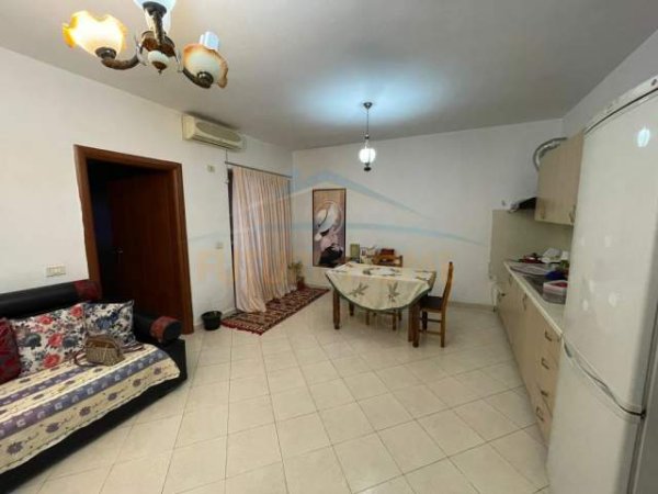 Tirane, shitet apartament 1+1+BLK Kati 6, 67.5 m² 111.000 Euro (Pallati me Shigjeta)