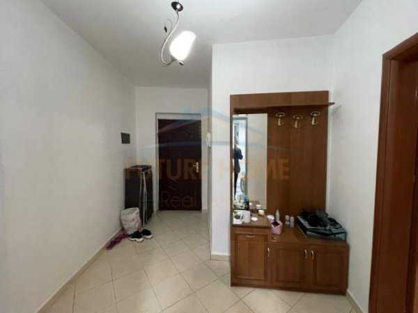 Tirane, shitet apartament 1+1+BLK Kati 6, 67.5 m² 111.000 Euro (Pallati me Shigjeta)