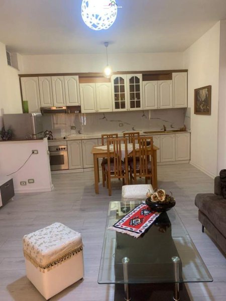 Tirane, jepet me qera apartament 1+1+BLK Kati 2, 75 m² 600 Euro (Bulevardi Zogu i Pare)