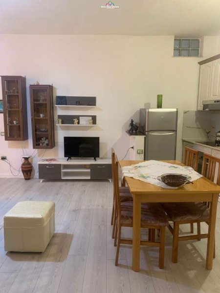 Tirane, jepet me qera apartament 1+1+BLK Kati 2, 75 m² 600 Euro (Bulevardi Zogu i Pare)