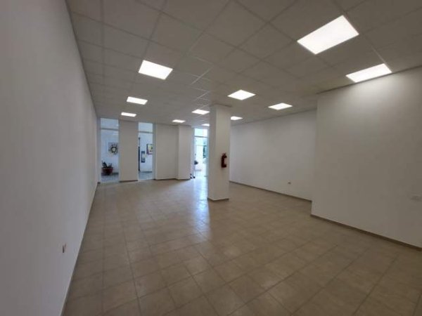 Tirane, jepet me qera ambjent biznesi Kati 0, 96 m² 460 Euro (rruga Siri Kodra)
