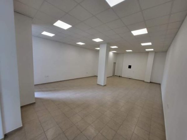 Tirane, jepet me qera ambjent biznesi Kati 0, 82 m² 460  (Rruga Siri Kodra)