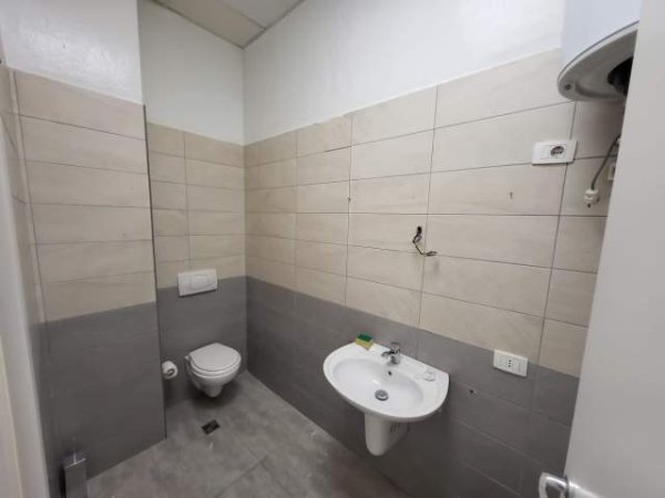 Tirane, jepet me qera ambjent biznesi Kati 0, 82 m² 460  (Rruga Siri Kodra)