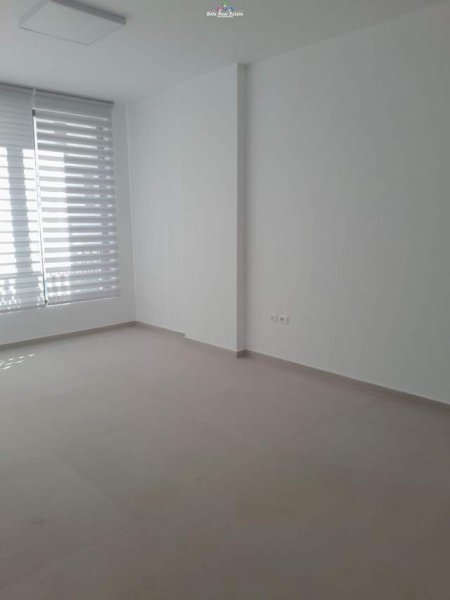 Tirane, jepet me qera zyre Kati 0, 140 m² 1.400 Euro (ASL)