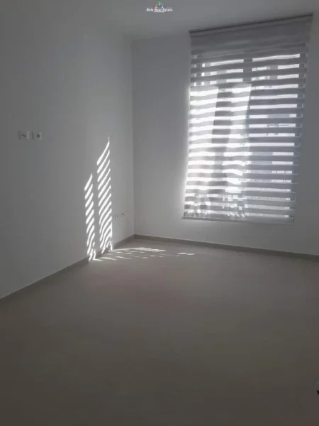 Tirane, jepet me qera zyre Kati 0, 140 m² 1.400 Euro (ASL)